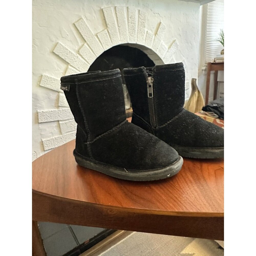 VGUC Bearpaw Black Suede Toddler Boots Size 8 Wool Lining Shearling Footbed Warm